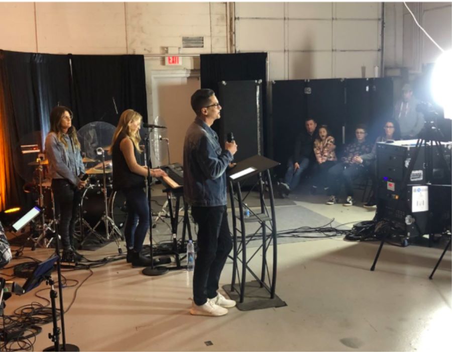 Servicio de fin de semana de video en vivo de la Iglesia desde una ubicación remota