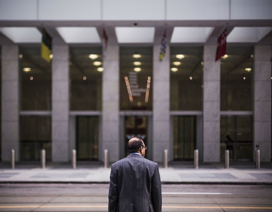 Do Strong Leaders Change Their Minds?