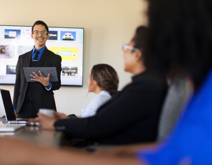 Four Benefits of a Weekly Staff Meeting