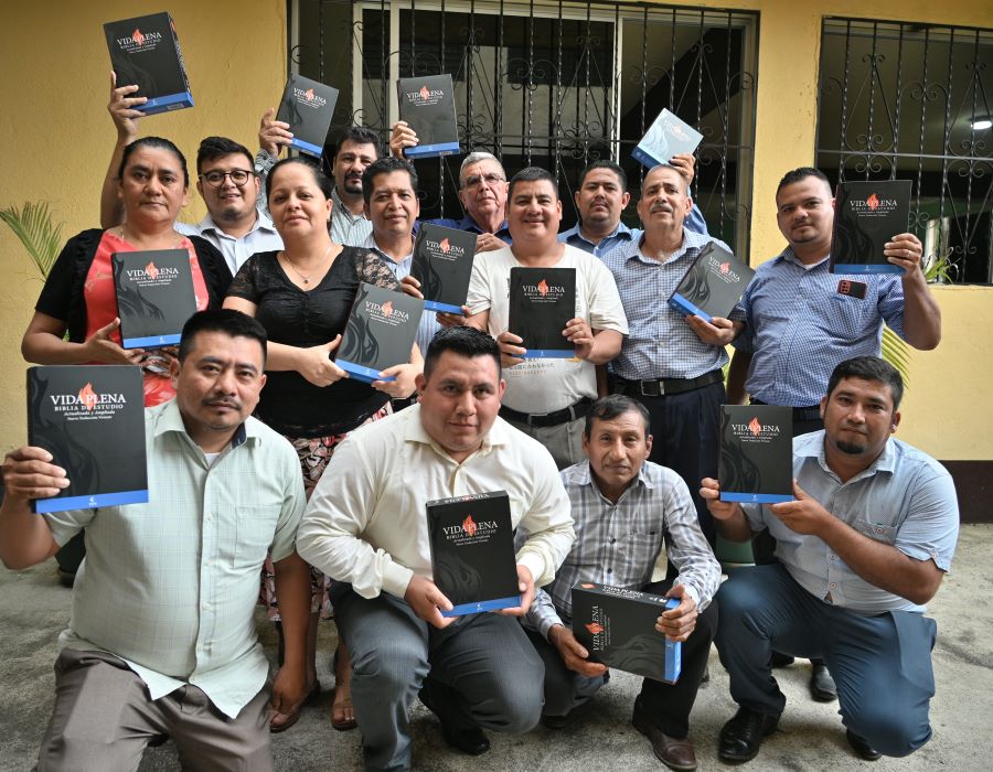 LFTL Funds Provide 100+ Nicaraguan Pastors With FireBibles
