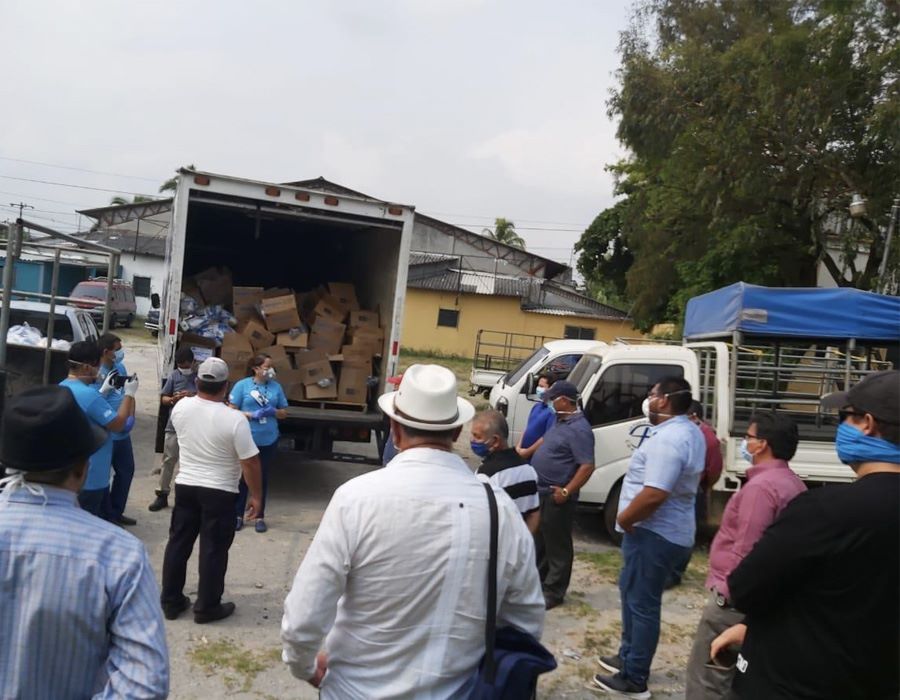 "Armored" Workers Bring Hope to Families, Pastors in El Salvador