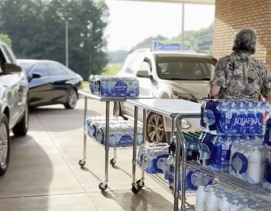 Convoy Partners with Churches to Distribute Water in Jackson