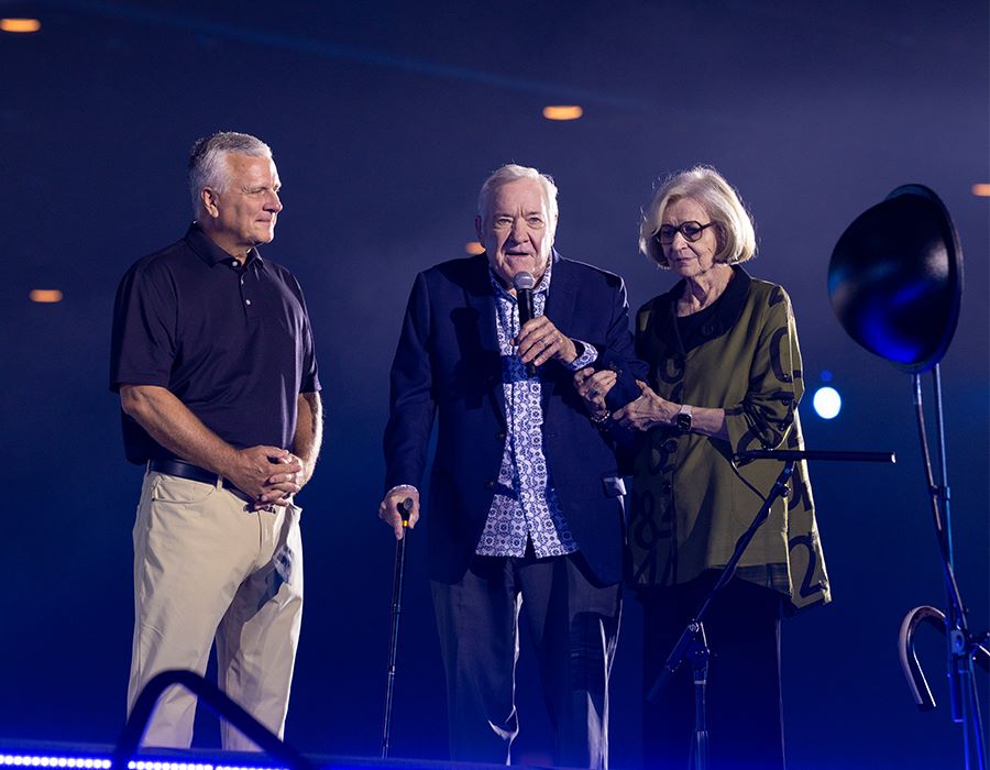 Dick Eastman Honored with Lifetime Achievement Award at Influence Conference