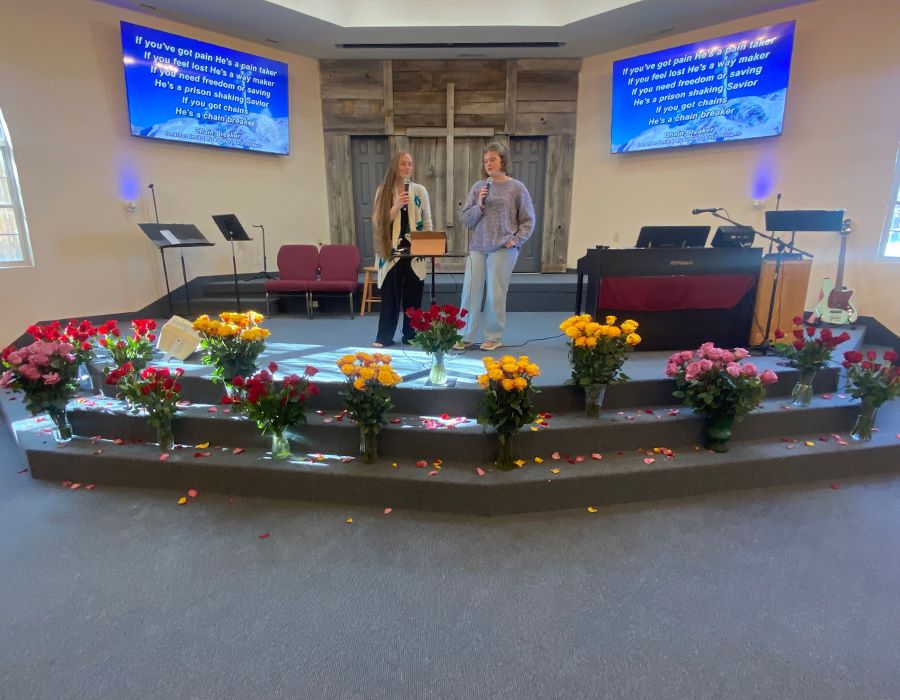 Rose Sunday Blesses Community with Symbolic Expression of God's Love