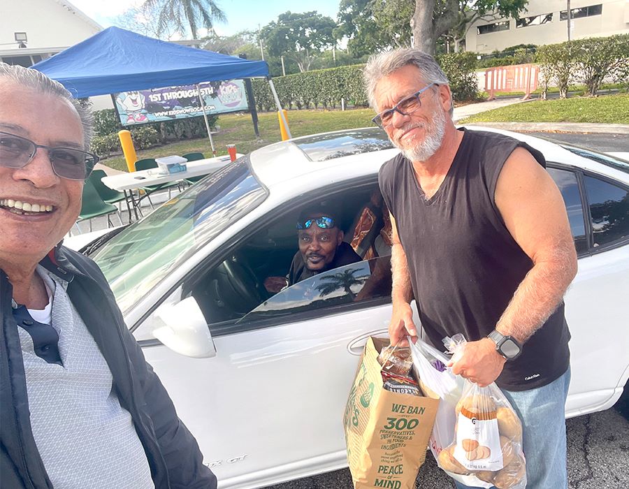 Missouri and Florida Churches Bring Ministry Curbside