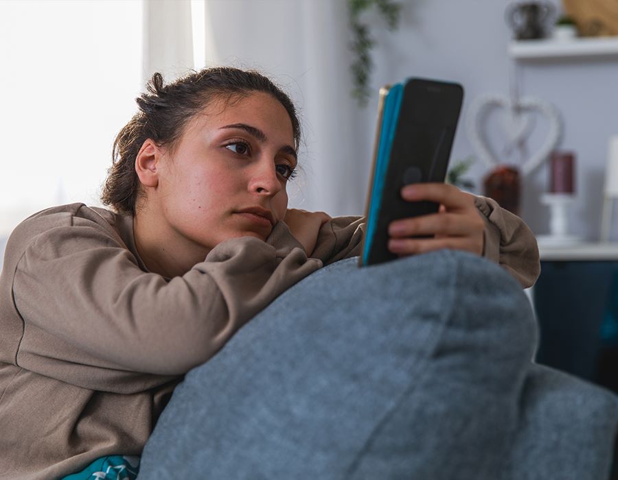 Social Media Detox: Choosing Christ’s Peace in a Digital World