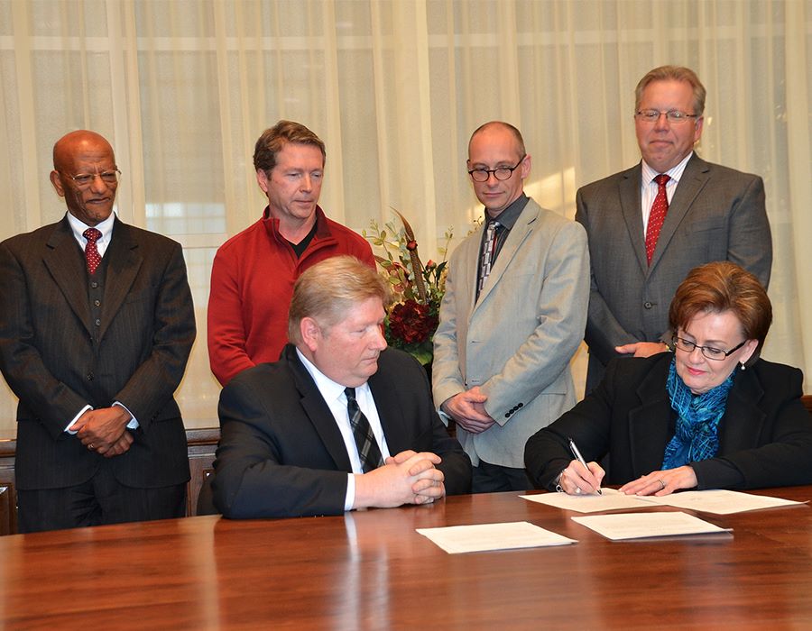 Evangel
University and Convoy of Hope Sign Collaborative Agreement 