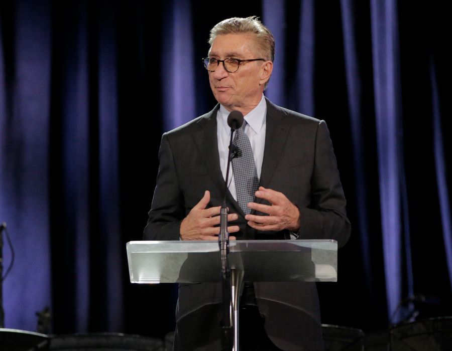 Ross Calls Church Family to Live in Jesus