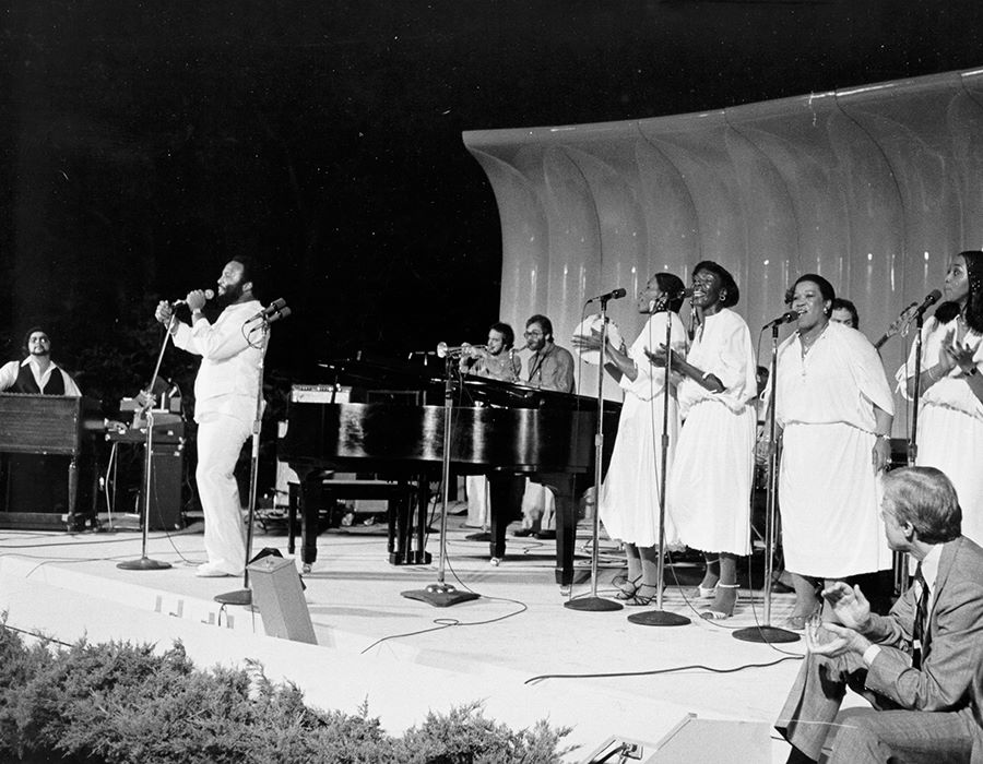 Andraé Crouch Dies at 72