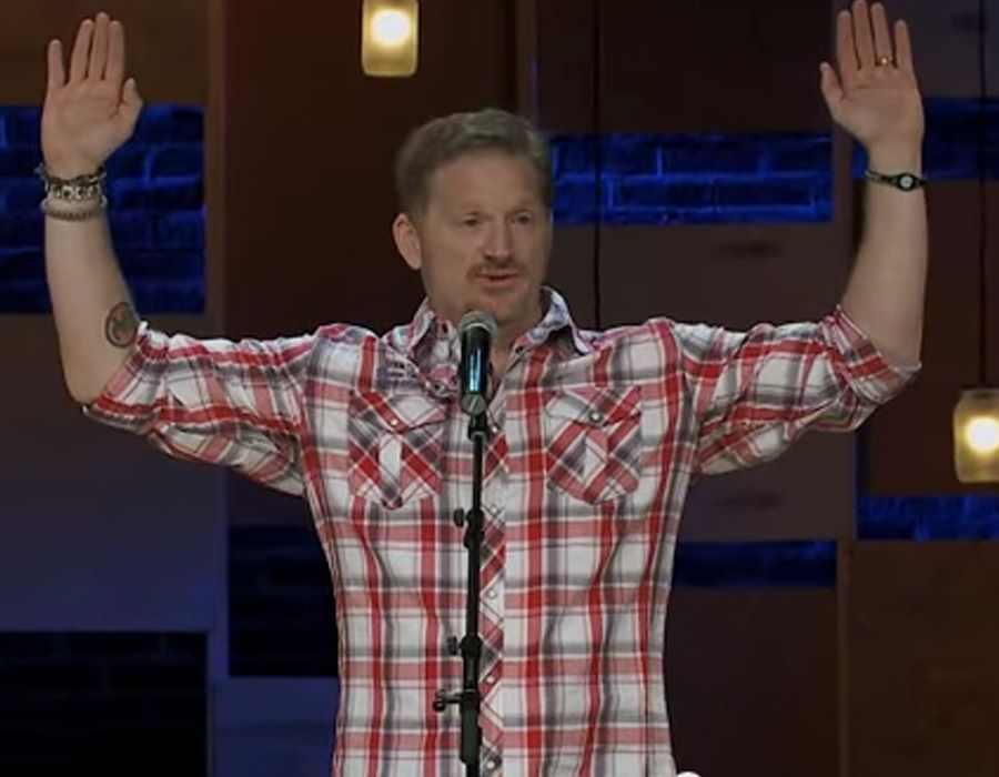 Comedian Explains Hand-Raising in Church (Video)