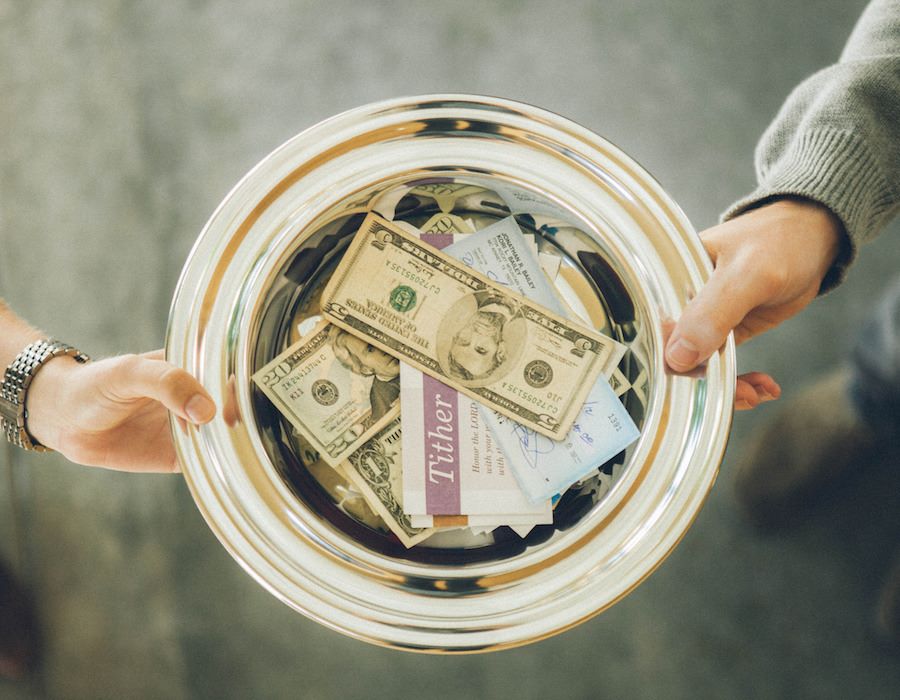 Americans Giving More Despite Lack of Confidence in the Church