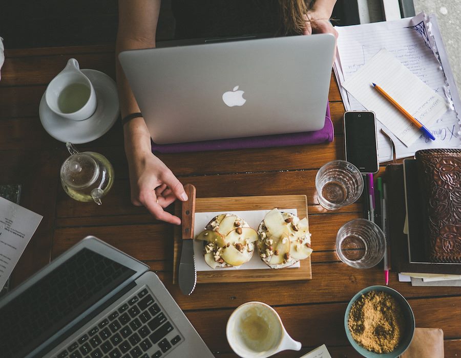 Why You Should Stop Eating Lunch at Your Desk